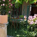 Le Cosy Joli F2 Proche Gare, Arenes Avec Terrasse Privee Apartment Nimes