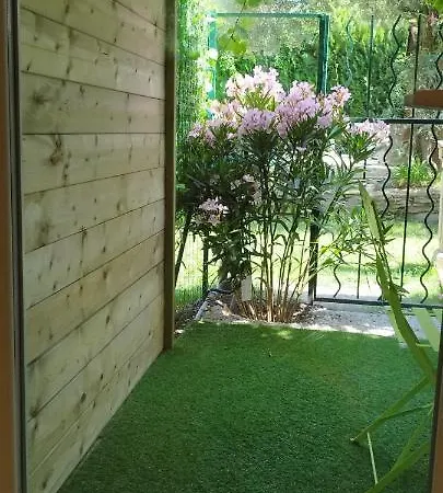Le Cosy Joli F2 Proche Gare, Arenes Avec Terrasse Privee Lägenhet