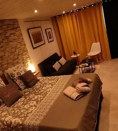 Le Cosy Joli F2 Proche Gare, Arenes Avec Terrasse Privee Lägenhet *
