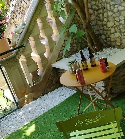 Le Cosy Joli F2 Proche Gare, Arenes Avec Terrasse Privee Lägenhet