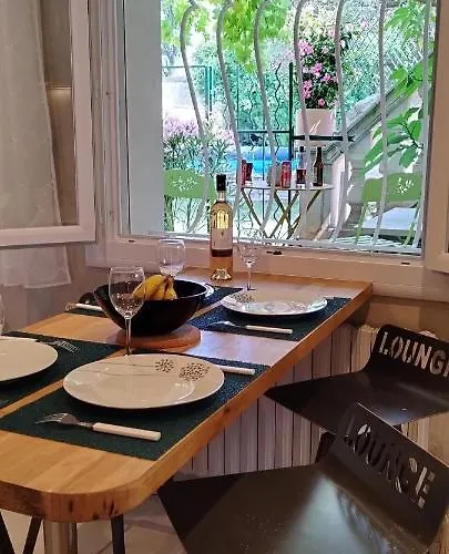 Apartment Le Cosy Joli F2 Proche Gare, Arenes Avec Terrasse Privee Nîmes