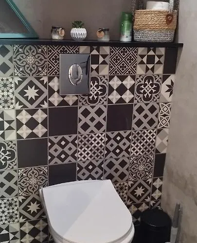 Apartment Le Cosy Joli F2 Proche Gare, Arenes Avec Terrasse Privee