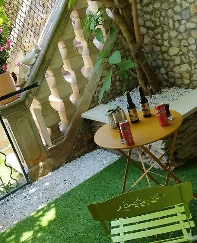 Le Cosy Joli F2 Proche Gare, Arenes Avec Terrasse Privee Apartment