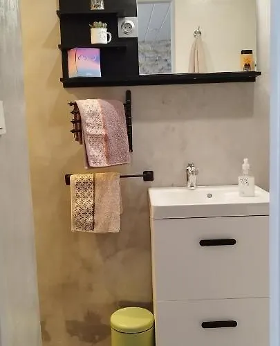 Apartment Le Cosy Joli F2 Proche Gare, Arenes Avec Terrasse Privee